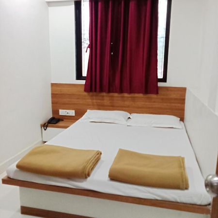 Hotel Shreejay Mahād Εξωτερικό φωτογραφία