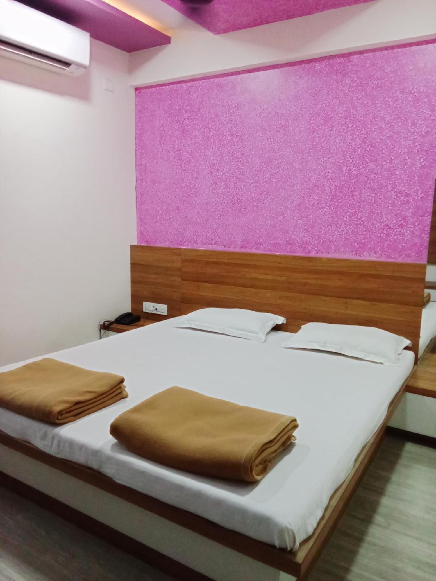 Hotel Shreejay Mahād Εξωτερικό φωτογραφία